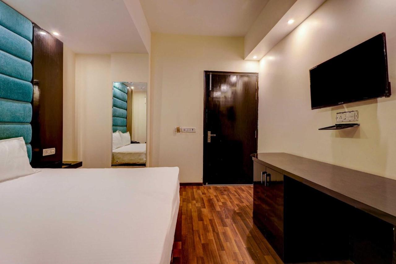 Townhouse Golden King Hotel New Delhi Exterior photo