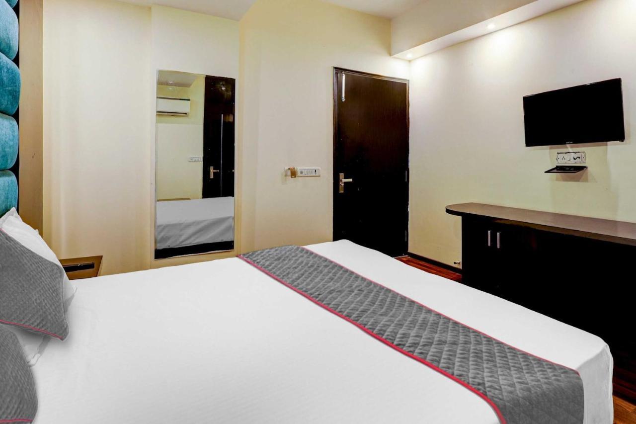 Townhouse Golden King Hotel New Delhi Exterior photo