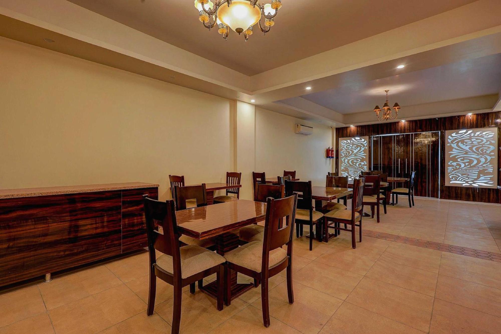 Townhouse Golden King Hotel New Delhi Exterior photo