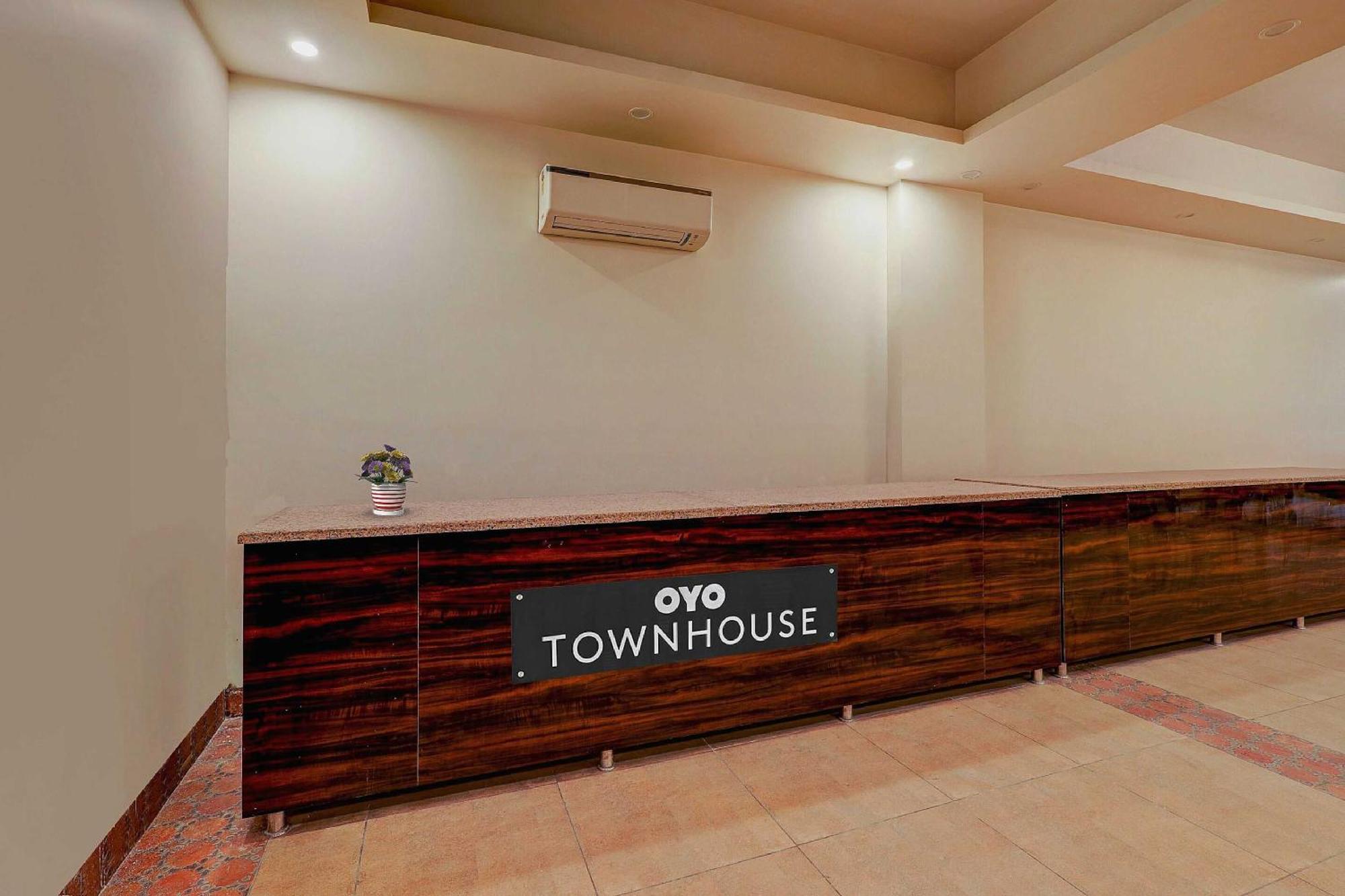 Townhouse Golden King Hotel New Delhi Exterior photo